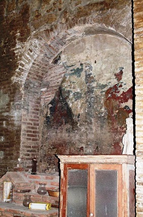 Fig._15_S._Corrado_eremo_interno_della_chiesa_altare_del_Crocefisso_con_affreschi.jpg