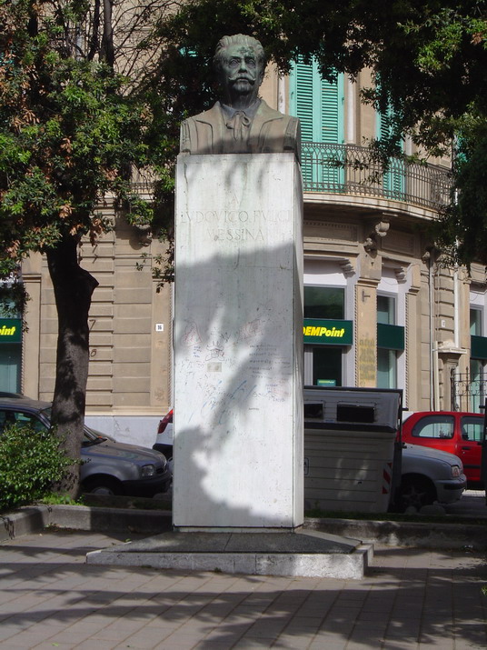 129_-_Monumento_a_Ludovico_Fulci.jpg